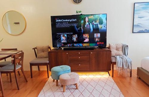 Sasa Apartamento | Spacious 36sqm Studio with 65" TV Netflix Karaoke and Pool Access Near Airport and Samal Ferry