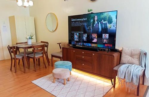 Sasa Apartamento | Spacious 36sqm Studio with 65" TV Netflix Karaoke and Pool Access Near Airport and Samal Ferry