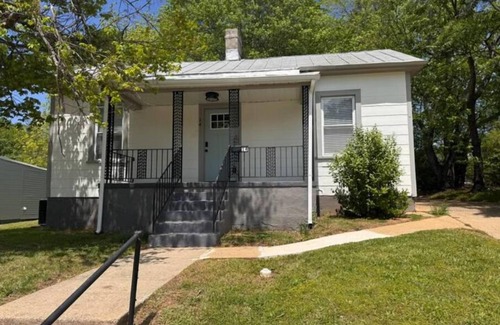 Danville Casa | Spacious 3bd/1b home - .9 miles to Casino