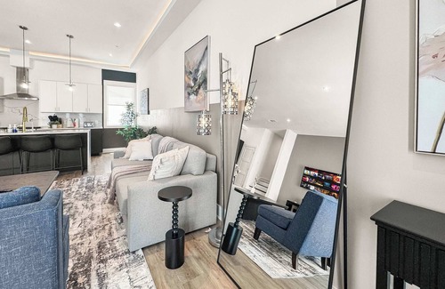 Old East Dallas Casa | Spacious 3BD | Rooftop Views | Garage | 9 Guests