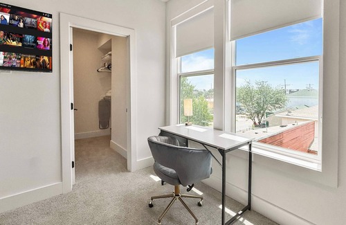 Old East Dallas Casa | Spacious 3BD | Rooftop Views | Garage | 9 Guests