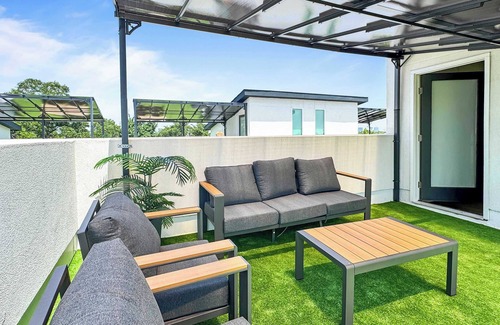 Old East Dallas Casa | Spacious 3BD | Rooftop Views | Garage | 9 Guests