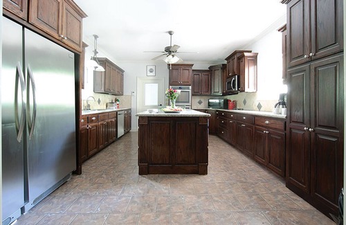 Denham Springs Casa | Spacious 3bedroom, sleeps 16, residential retreat