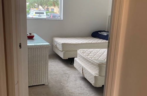 Iona Apartamento | Spacious 3bedroom apartment with fitness room pool jacuzzi in Fort Myers Florida