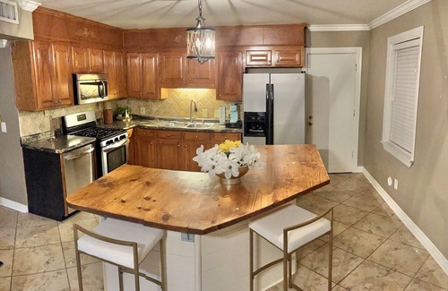 Shreveport Casa | Spacious 3Bedroom Home Perfect for Families & Remote Work w/ views of Cross Lake
