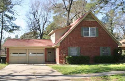 Shreveport Casa | Spacious 3Bedroom Home Perfect for Families & Remote Work w/ views of Cross Lake
