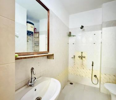 Vidhyadhar Nagar Apartamento | Spacious 3BHK Stay with Balcony & Kitchen comforts