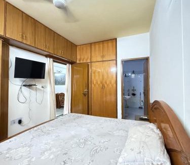 Vidhyadhar Nagar Apartamento | Spacious 3BHK Stay with Balcony & Kitchen comforts