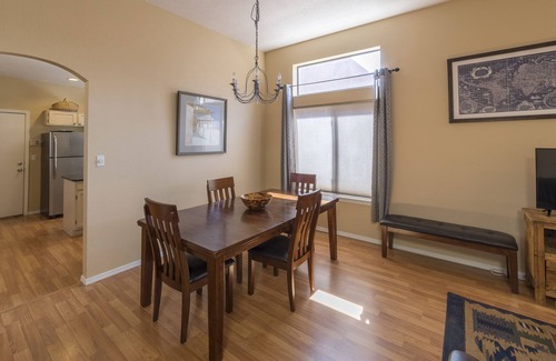 Northeast Heights Casa | Amplio 3BR / 2. Escapada a la montaña 5BA en Sandia Heights