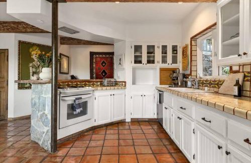 Fernwood Casa | Spacious 3BR 2BA House in Topanga with Nature Views and Modern Amenities