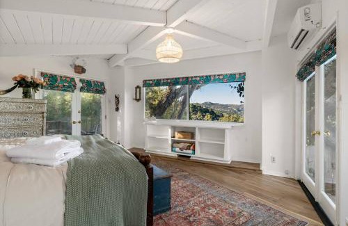 Fernwood Casa | Spacious 3BR 2BA House in Topanga with Nature Views and Modern Amenities