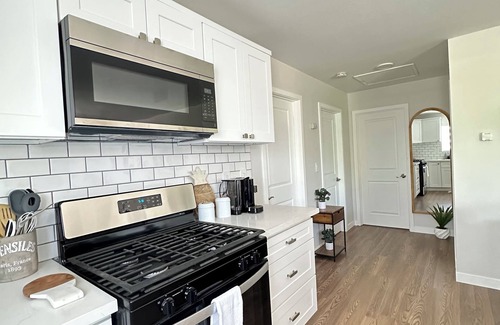 Los Angeles Casa | Spacious 3BR/2BA Near DTLA Dodgers & Crypto Arena Minutes Away