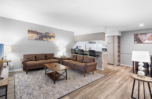 North University Apartamento | Spacious 3BR/2BA next to UT 0668