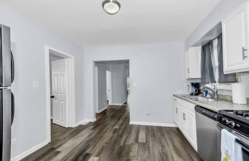 North Chicago Apartamento | Spacious 3BR Apartment Near Navy Base Six Flags and Casino.