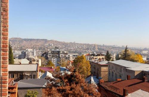 Old Tbilisi Apartamento | Spacious 3BR Apartment With 2 Balconies in Old Tbilisi