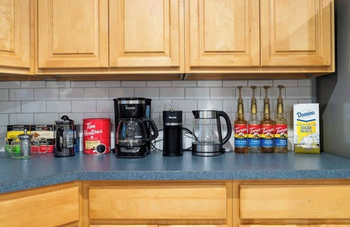 Southeast Yonkers Apartamento | Spacious 3-bedroom apt Near Metro North with WiFi, AC in Yonkers