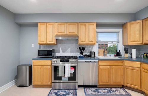 Southeast Yonkers Apartamento | Spacious 3-bedroom apt Near Metro North with WiFi, AC in Yonkers