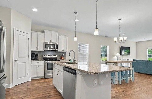 Ocean Isle Beach Casa | Spacious 3BR Coastal Getaway · Beach & Golf Nearby