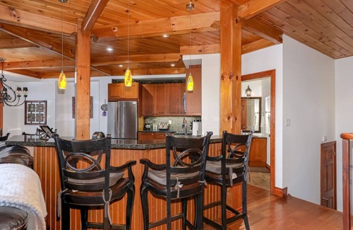 Craigleith Casa | Spacious 3BR Home w/Hot Tub, Parking & Pool Access