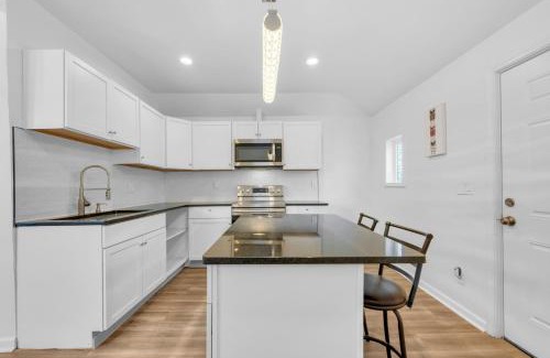 Mexicantown - Southwest Detroit Apartamento | Spacious 3BR Detroit Apt Sleeps 7 WiFi