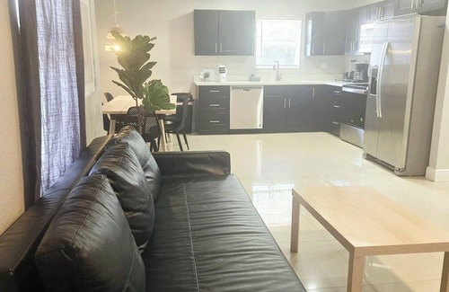 Gladeview Apartamento | Lovely Duplex with Complimentary Parking