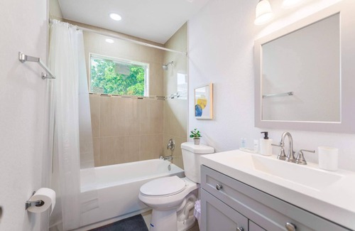 Gladeview Apartamento | Lovely Duplex with Complimentary Parking