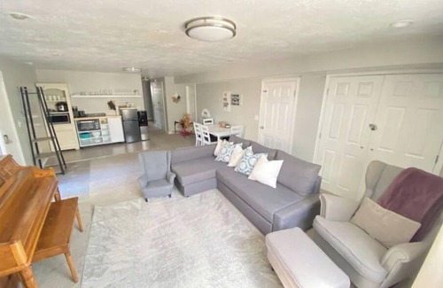 Layton Apartamento | Spacious 3BR Furnished Basement w/ Patio Grill - Family Friendly & Flexible Stay