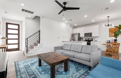 Windsor Park Casa | Stunning 3BR Home in Desirable Austin Location