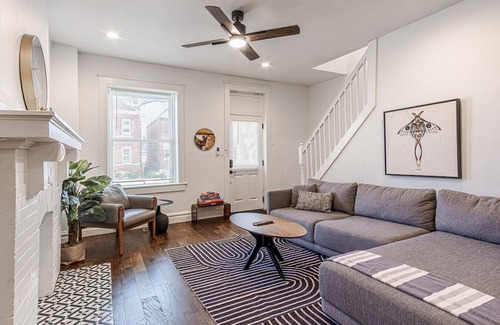 Downtown St. Louis Apartamento | Spacious 3BR Home | Games + Yard | Near Downtown