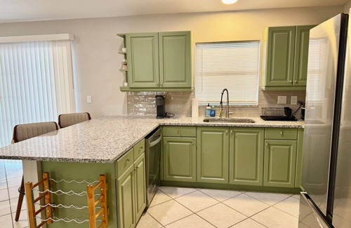Lake Sarasota Casa | Spacious 3BR Home in Prime Location – Private Heated Pool & Hot Tub
