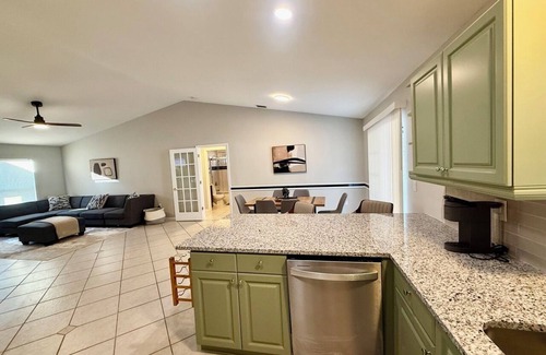 Lake Sarasota Casa | Spacious 3BR Home in Prime Location – Private Heated Pool & Hot Tub