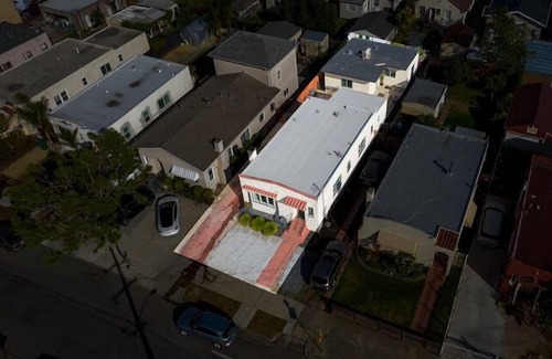 Oakland Casa | Spacious 3BR Home + Private 2BR Guest house – Ideal for Groups