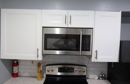 Warren Casa | Spacious 3BR Home/Smart TVs, Stocked Kitchen & Family Comfort