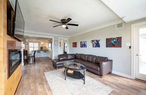 South Central Houston Casa | Spacious 3BR Home w/Parking Minutes from Downtown Houston