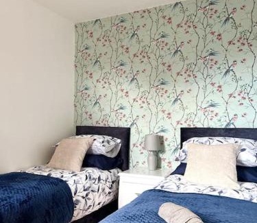 Watford Casa | Spacious 3BR House - Contractors, Hospital, Family