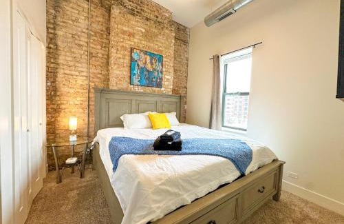 Near South Side Apartamento | Spacious 3BR in South Loop 420 Friendly Near McCormick Place, Soldier Field and Lake Front