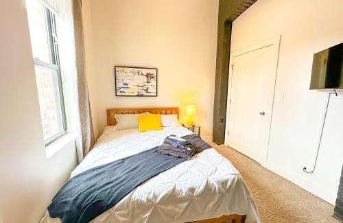 Near South Side Apartamento | Spacious 3BR in South Loop 420 Friendly Near McCormick Place, Soldier Field and Lake Front