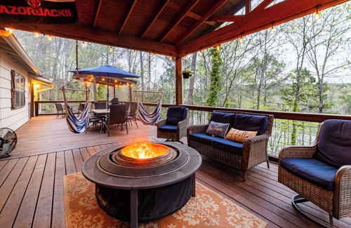 Higden Cabaña | Spacious 3BR Lakehouse – Hot Tub, Firepit, Views