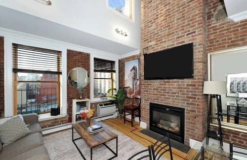 Hell's Kitchen Apartamento | Spacious 3BR Loft in Chic Midtown West!