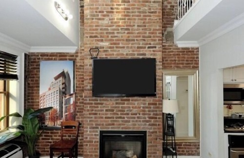Hell's Kitchen Apartamento | Spacious 3BR Loft in Chic Midtown West!