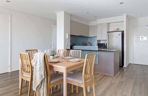 Southbank Apartamento | Spacious 3BR Near Crown, Sleeps 10, Free Parking