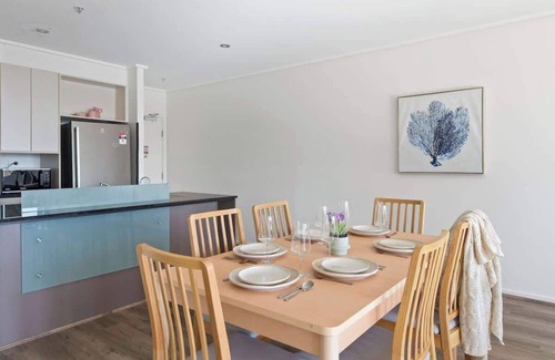 Southbank Apartamento | Spacious 3BR Near Crown, Sleeps 10, Free Parking
