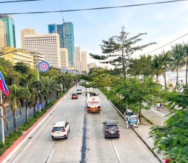 Ermita Apartamento | Spacious 3BR near US Embassy, Manila Ocean Park
