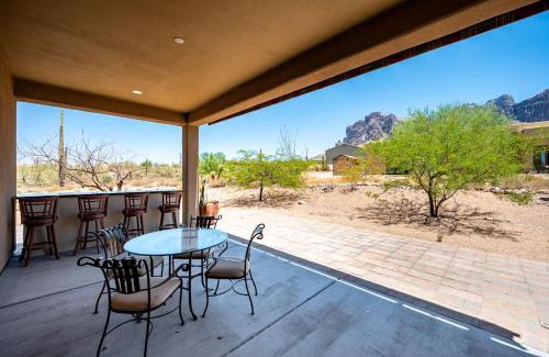 Apache Junction Casa | Spacious 3BR Retreat - Mtn Views & BBQ