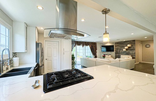 Woodland Hills Casa | Spacious 3BR Retreat with Private Pool - FRHH