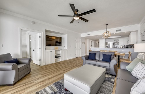Panama City Beach Condominio | Spacious 3BR Beachfront Retreat – Garage, Balcony, Gourmet Kitchen & Sleeps 11