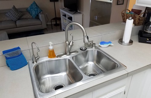 South Padre Island Condominio | Amplio condominio en el tercer piso, a minutos de la playa o la bahía, con piscina compartida.
