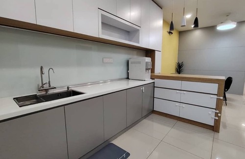 Kluang Casa | Spacious 4-bedroom house in cool Kluang, Johor with AC, WiFi, NETFLIX, autogate