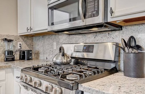 North Las Vegas Casa | Spacious 4 BD Home with Games!