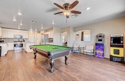 North Las Vegas Casa | Spacious 4 BD Home with Games!